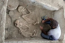 Giải mã cặp đôi ''Romeo và Juliet'' quấn quít trong cổ mộ 5.000 tuổi