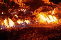 Chuyện kỳ bí ở ngọn núi bốc cháy suốt ngàn năm 