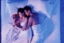 Giải mã “chuyện yêu” qua tư thế ngủ của các cặp đôi