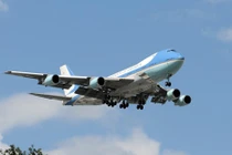 Chuyên cơ Tổng thống Mỹ được bảo vệ nghiêm ngặt thế nào?