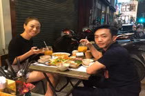 Cường Đô La đưa bạn gái Đàm Thu Trang đi ăn vỉa hè