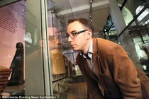 Rợn người "linh hồn" khiến bức tượng Ai Cập chuyển động ma quái? 