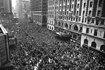 Ảnh giá trị dân Mỹ ăn mừng chiến thắng phát xít năm 1945