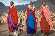 Quái đản tập tục ăn thịt khỉ của bộ lạc ở Tanzania