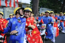 Ảnh: 100 cặp đôi cưới tập thể trong ngày Quốc khánh