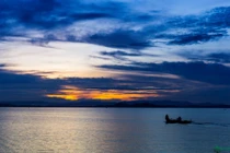 Ảnh: Bình minh tuyệt đẹp ở làng chài trên sông Đồng Nai