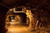 Bên trong đường hầm bí mật của Đức quốc xã ở Ba Lan