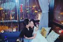 Không ngại ngần, Phan Thành tình tứ hôn Primmy Trương quên hẳn Midu