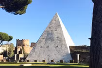 Bên trong kim tự tháp kinh điển nhất thành Rome có gì? 