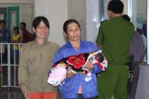 Tạm đình chỉ cán bộ vụ 3 trẻ chết sau tiêm vắc xin 