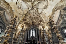 Rùng rợn những bộ xương người hàng trăm năm tuổi