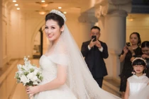 Đã thôi giấu giếm, Á hậu Tú Anh khoe nhà đón Tết đến cửa