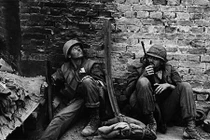 Chiến trường Việt Nam 1968 qua ảnh Don McCullin (2)