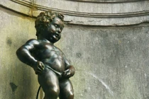 Sự thật ngỡ ngàng về bức tượng cậu bé đi tè nổi tiếng TG 