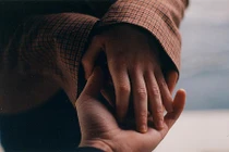 Cứ tìm kiếm đâu xa, hạnh phúc ở ngay cạnh chúng ta thôi!