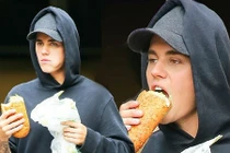 Thẻ tín dụng bị hỏng, Justin Bieber được fan mua đồ ăn 