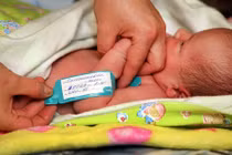 Trao nhầm con: Tổn thương tinh thần lấy gì bù đắp? 