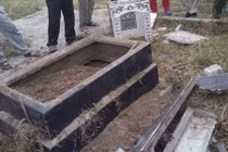 Phá mộ giữa ban ngày ở Quảng Ninh