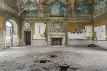 Ám ảnh quang cảnh bên trong các tòa nhà bỏ hoang ở Italy