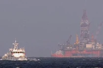 Tàu Trung Quốc ngang ngược chĩa súng vào tàu Việt Nam lên AFP