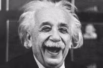 Thiên tài Albert Einstein: “Hãy cố gắng sống có giá trị“