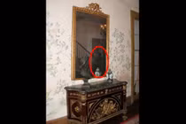 Kỳ bí chiếc gương “ma ám” chứa linh hồn bị mắc kẹt