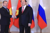 Chủ tịch nước Trần Đại Quang hội kiến Thủ tướng Nga Medvedev