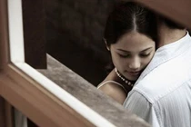 Vợ tôi sa bẫy tình của sếp già