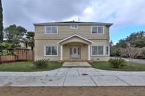 Choáng ngợp ngôi nhà "dát vàng" của vợ chồng Đan Trường