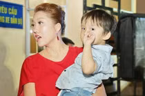 Phi Thanh Vân lạ lùng kín như bưng dịp cuối năm