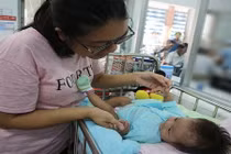 Bé gái 2 tháng tuổi mắc căn bệnh cả thế giới chỉ có 40 người