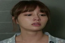 Cô gái không ngờ bị soi hai thứ trên bàn tay ngày ra mắt