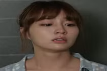 Cô gái không ngờ bị soi hai thứ trên bàn tay ngày ra mắt