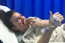 Nữ sinh 16 tuổi phải chịu hơn 50 cơn động kinh mỗi ngày