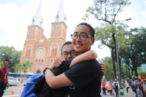 Ảnh: Hàng trăm nam thanh nữ tú ôm tự do ở Sài Gòn