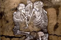 Huyền bí ngôi mộ "khủng" toàn hài cốt tình tứ