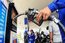 Chiều nay, giá xăng dầu đồng loạt tăng “sốc“