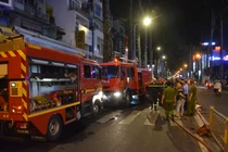 Cảnh sát PCCC giải cứu 3 đứa trẻ trong căn nhà bốc cháy dữ dội