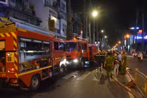 Cảnh sát PCCC giải cứu 3 đứa trẻ trong căn nhà bốc cháy dữ dội