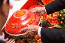 Nhà trai tái mặt trước quà hồi môn của thông gia nghèo khó