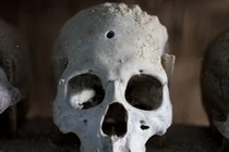 Loạt ảnh kinh ngạc về bộ tộc săn đầu người độc nhất TG 