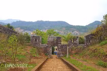 Rác thải, kim tiêm vứt bừa bãi tại Di tích Quốc gia Thành Nhà Mạc