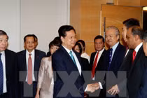 Thủ tướng Nguyễn Tấn Dũng dự tọa đàm với các doanh nghiệp Singapore