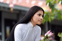 Khi phái đẹp xuất gia gieo duyên