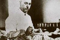 Tận mắt những đòn tra tấn nghẹt thở, oằn oại đau đớn