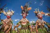 Ngắm trang phục vô cùng độc đáo của các bộ tộc thổ dân