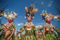 Ngắm trang phục vô cùng độc đáo của các bộ tộc thổ dân