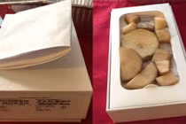 Black Friday: Bỏ hơn 2 triệu mua iPhone, nhận được... 11 miếng khoai tây