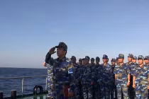 Thiêng liêng nghi lễ chào cờ Tổ Quốc tại Hoàng Sa