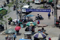 Băng rôn “giành” vỉa hè đi bộ bị vô hiệu hóa